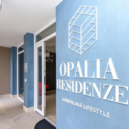 Opalia Residence - Garda Lake Lifestyle Apartment بسكييرا ديل غاردا المظهر الخارجي الصورة