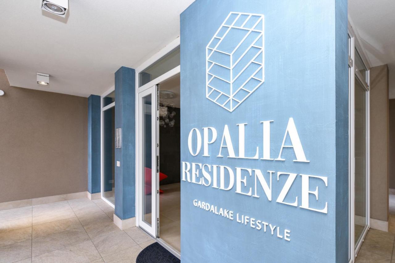 Opalia Residence - Garda Lake Lifestyle Apartment بسكييرا ديل غاردا المظهر الخارجي الصورة