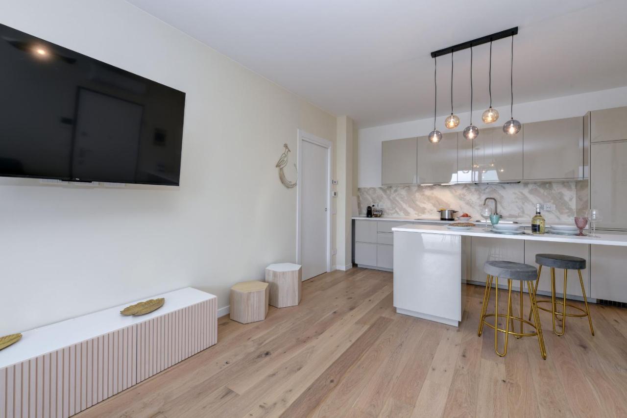 Opalia Residence - Garda Lake Lifestyle Apartment بسكييرا ديل غاردا المظهر الخارجي الصورة