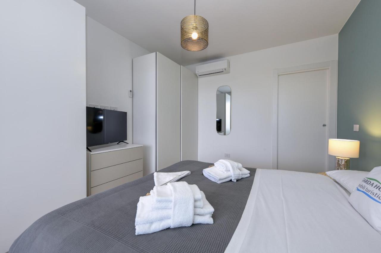 Opalia Residence - Garda Lake Lifestyle Apartment بسكييرا ديل غاردا المظهر الخارجي الصورة