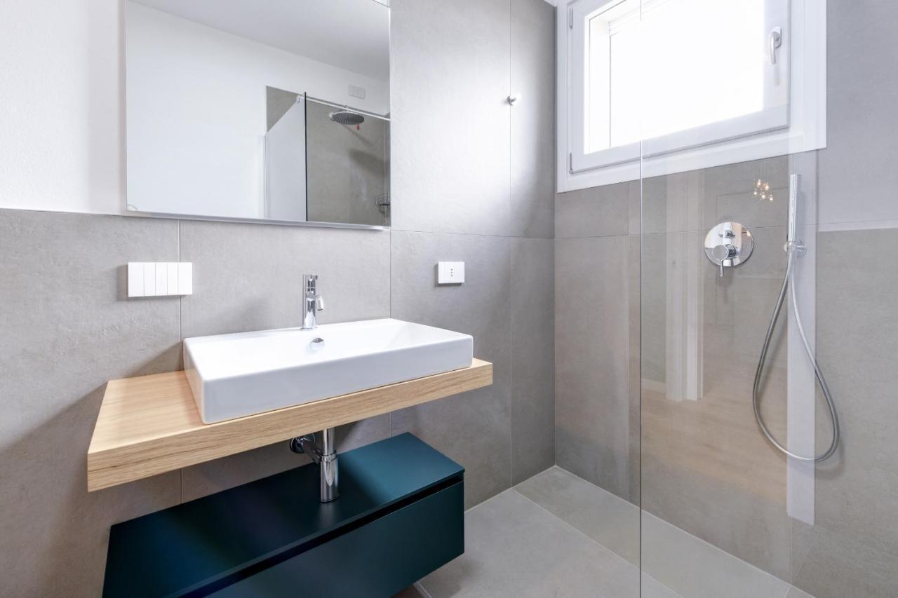 Opalia Residence - Garda Lake Lifestyle Apartment بسكييرا ديل غاردا المظهر الخارجي الصورة